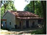 La Casina de San Roque es el único edificio si exceptúamos la Iglesia, que hay en el Campo de San Roque, lo atiende Tamara, y ofrece parrilla, comida casera, gran variedad de pinchos y tapas sin olvidar el menú del Peregrino y un inmejorable trato..