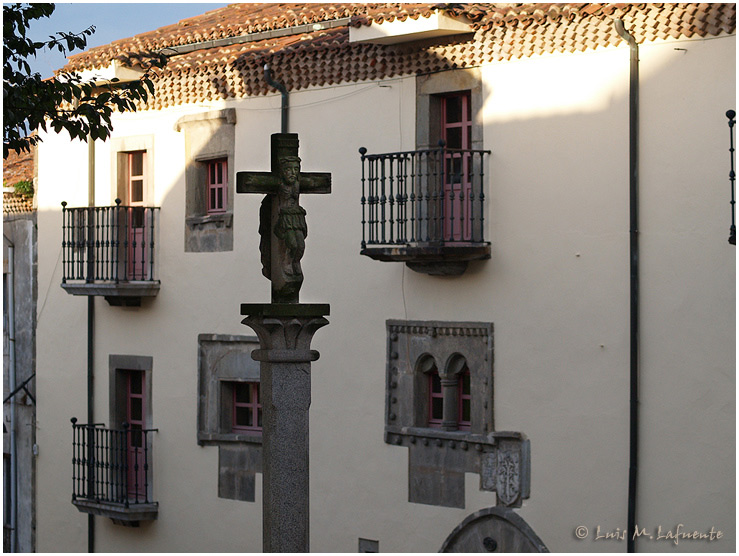 Casa de los García de Tineo, siglos XV, reconstruído posteriormente en siglos XVII Y XVIII - Camino de Santiago Primitivo..